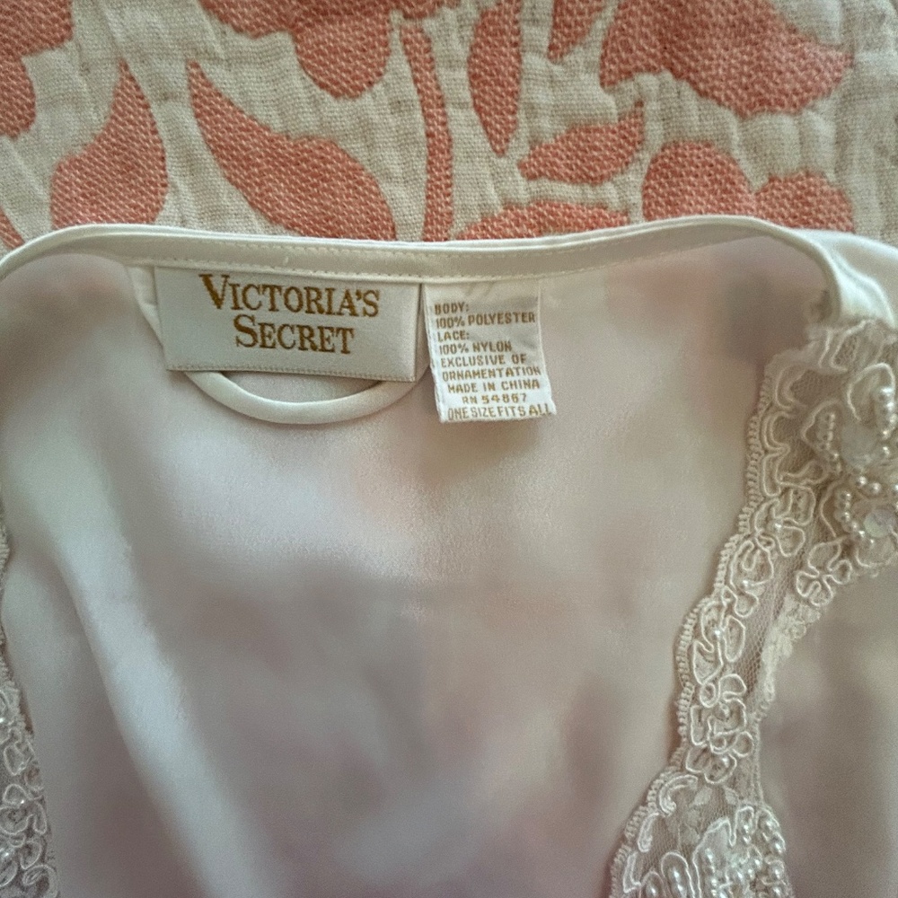 VTG Gold Label Victoria's Secret Satin and Lace Peignoir Set with Tulle Back!!!✨ - Picture 14 of 16